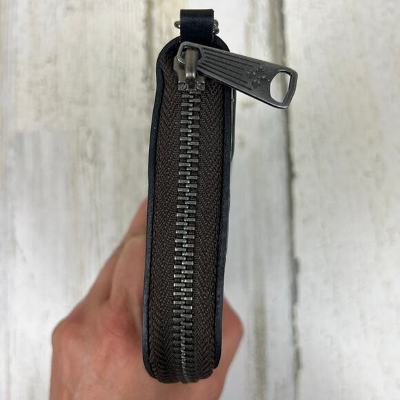 Women’s Tooled Italian Leather Black Clutch Wristlet Wallet - Picture 3 of 14